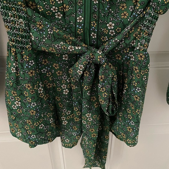 Beautiful floral Max Studio tie blouse - Picture 2 of 5
